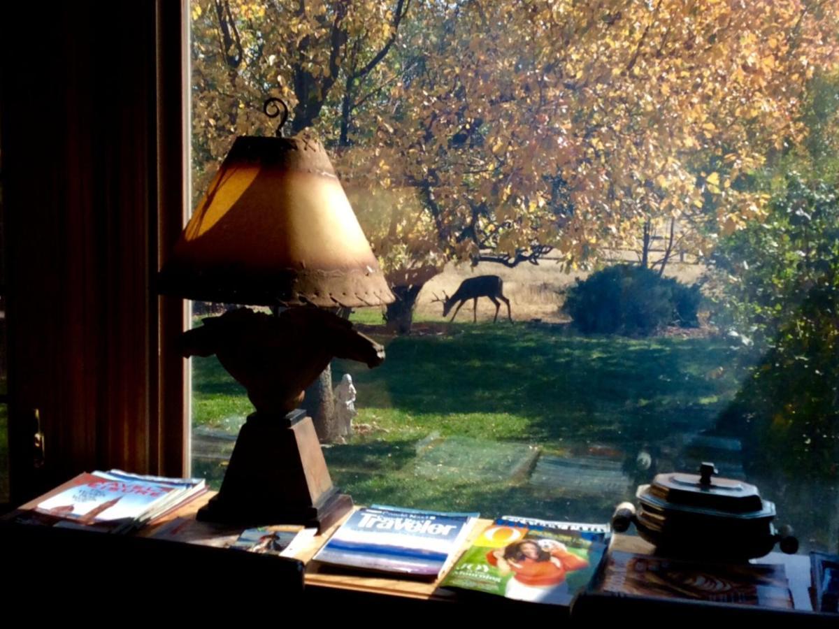 Yellowstone Cattle Baron Ensuite, Private Entrance & Parking - Prairie Rose B&B Τσεγιέν Δωμάτιο φωτογραφία