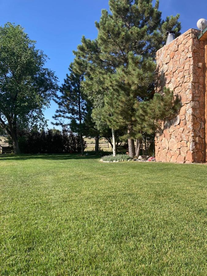 Yellowstone Cattle Baron Ensuite, Private Entrance & Parking - Prairie Rose B&B Τσεγιέν Εξωτερικό φωτογραφία
