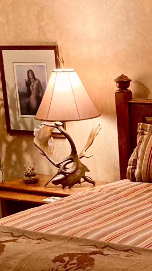 Yellowstone Cattle Baron Ensuite, Private Entrance & Parking - Prairie Rose B&B Τσεγιέν Εξωτερικό φωτογραφία