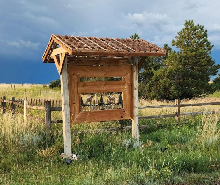 Yellowstone Cattle Baron Ensuite, Private Entrance & Parking - Prairie Rose B&B Τσεγιέν Εξωτερικό φωτογραφία
